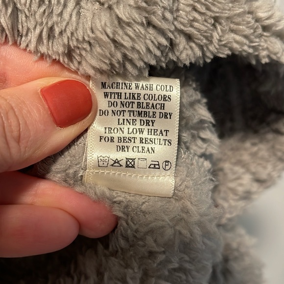 Furry diamond patterned fleece size large. - Picture 7 of 8